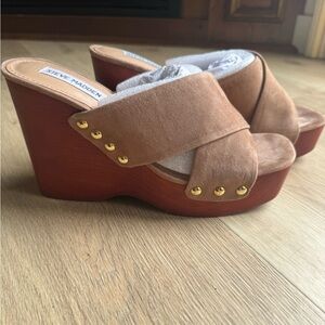 Steve Madden Womens Emiko Taupe Wedge Sandals- size 8